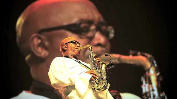 Sipho ‘Hotstix’ Mabuse performing at Yvonne Chaka Chaka’s benefit concert called The Mother Tour: A journey of an African Woman. Picture: Neil Baynes