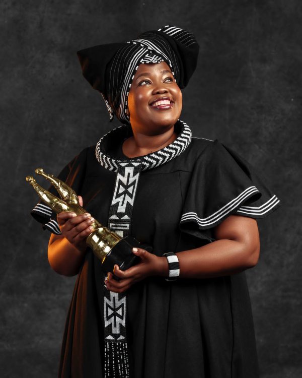 Siphokazi Jonas with the SAFTA award for #WeAreDyingHere